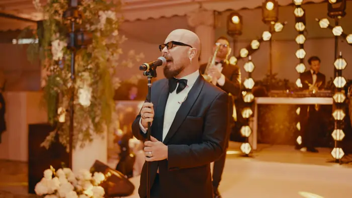 A wedding singer performing at a venue with impeccable audio | Mikevents