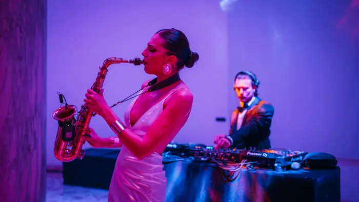 DJ o musica dal vivo? Nei matrimoni la scelta migliore è combinarli | Mikevents