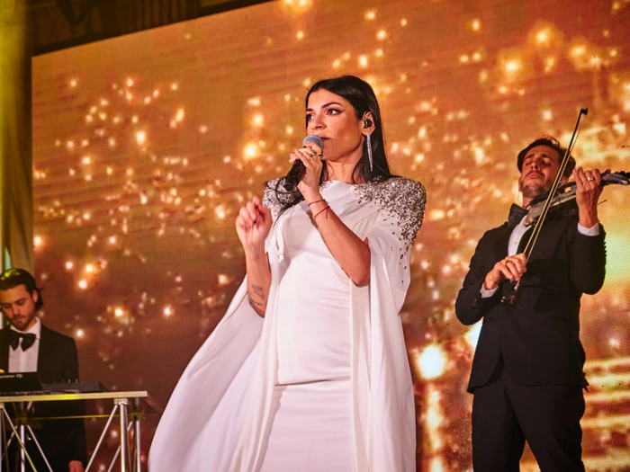 Il gala dinner show alterna piatti e applausi con la stessa precisione | Mikevents