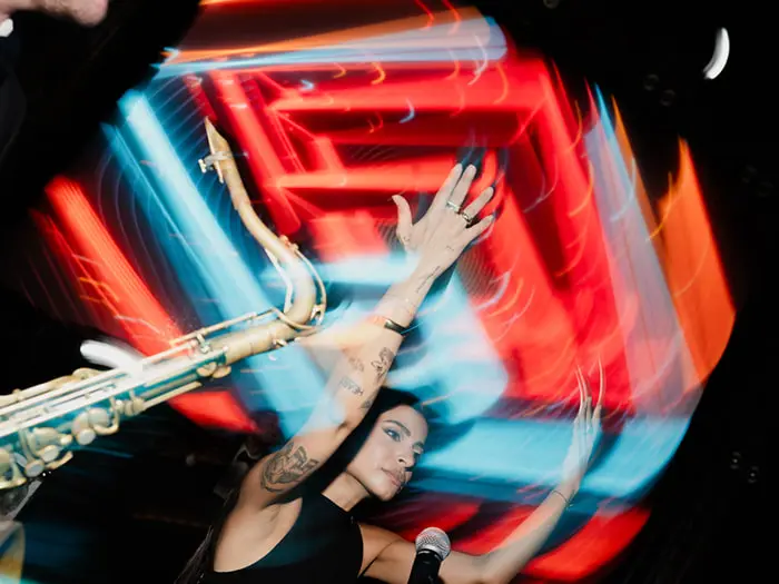 A live concert in a club | Mikevents