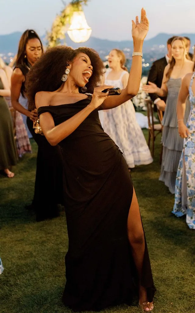 A singer performing outdoors on a lawn at a private event | Mikevents