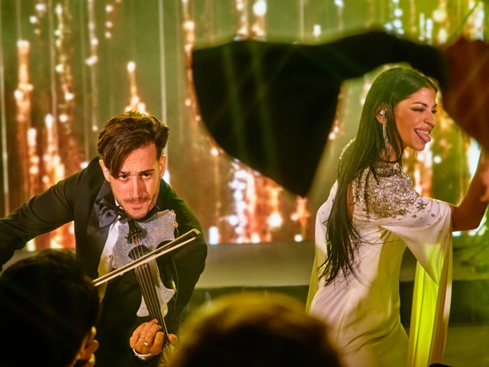 Two professional musicians, a violinist and a singer, performing during a gala dinner show | Mikevents